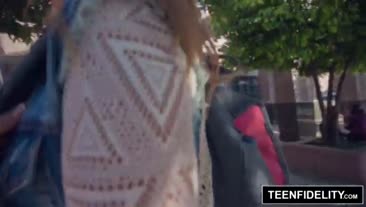 লম্পট milf ভদ্রমহিলা চমৎকার বিশাল গাধা প্রবর্তন