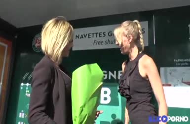 সুদর্শন আবলুস বারবারা মুস সেক্সি পোশাকে মোটা মোরগ অনুভব করে