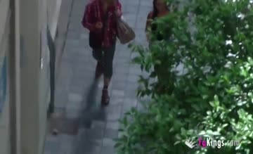 ফিট আবলুস এনজা বাঁড়া অনুসরণ করে বিশাল ডিল্ডো উপভোগ করে