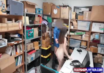 סצנת נשיקות של מותק יפהפיה עם קיידי מרקורי